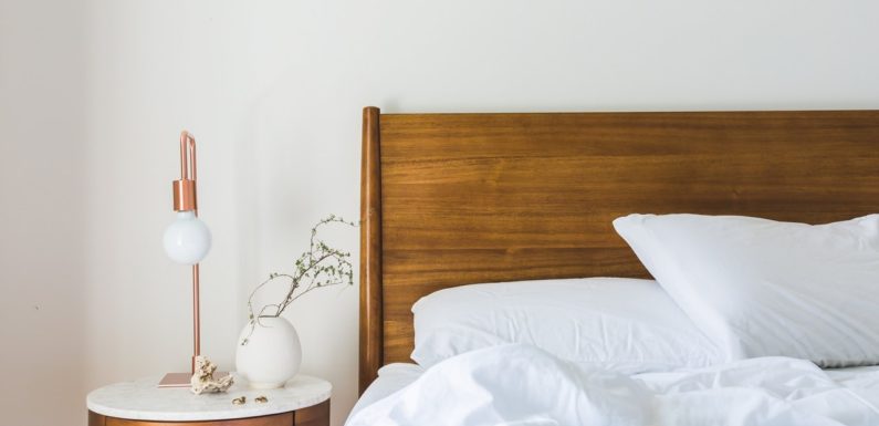 10 Pocket-Friendly Ideas for Bedroom Decoration