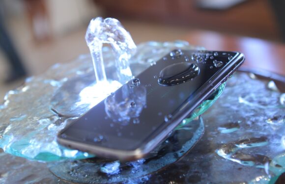 Hints To Preserve Your Smartphone From Water Damage