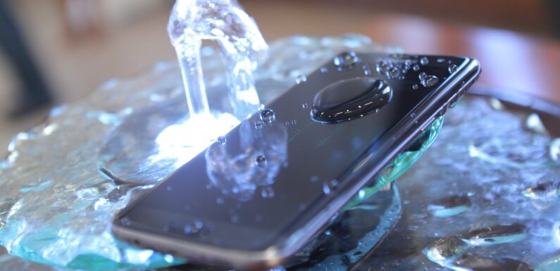 Hints To Preserve Your Smartphone From Water Damage